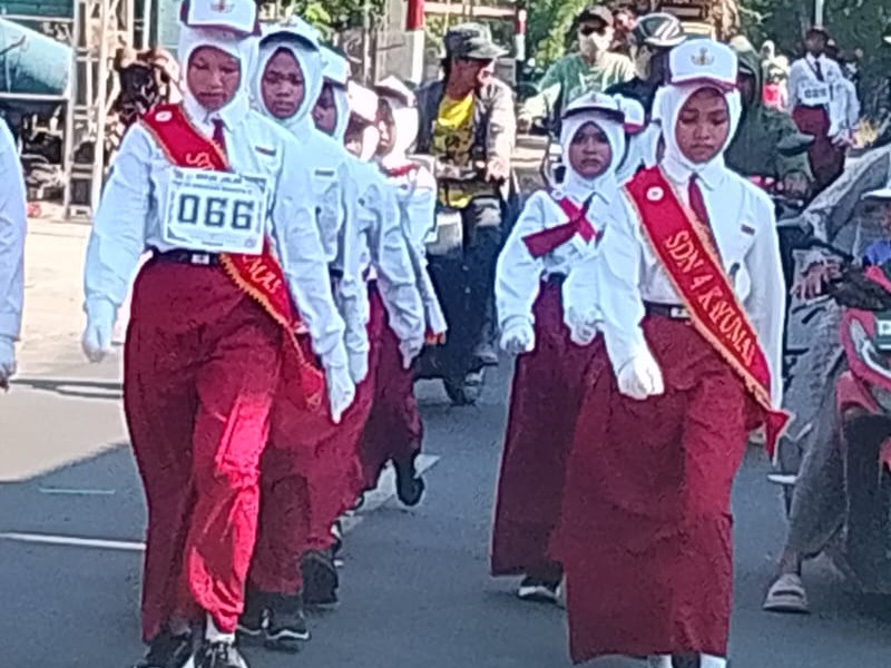 PELAKSANAAN KEGIATAN GERAK JALAN SD NEGERI 4 KAYUMAS